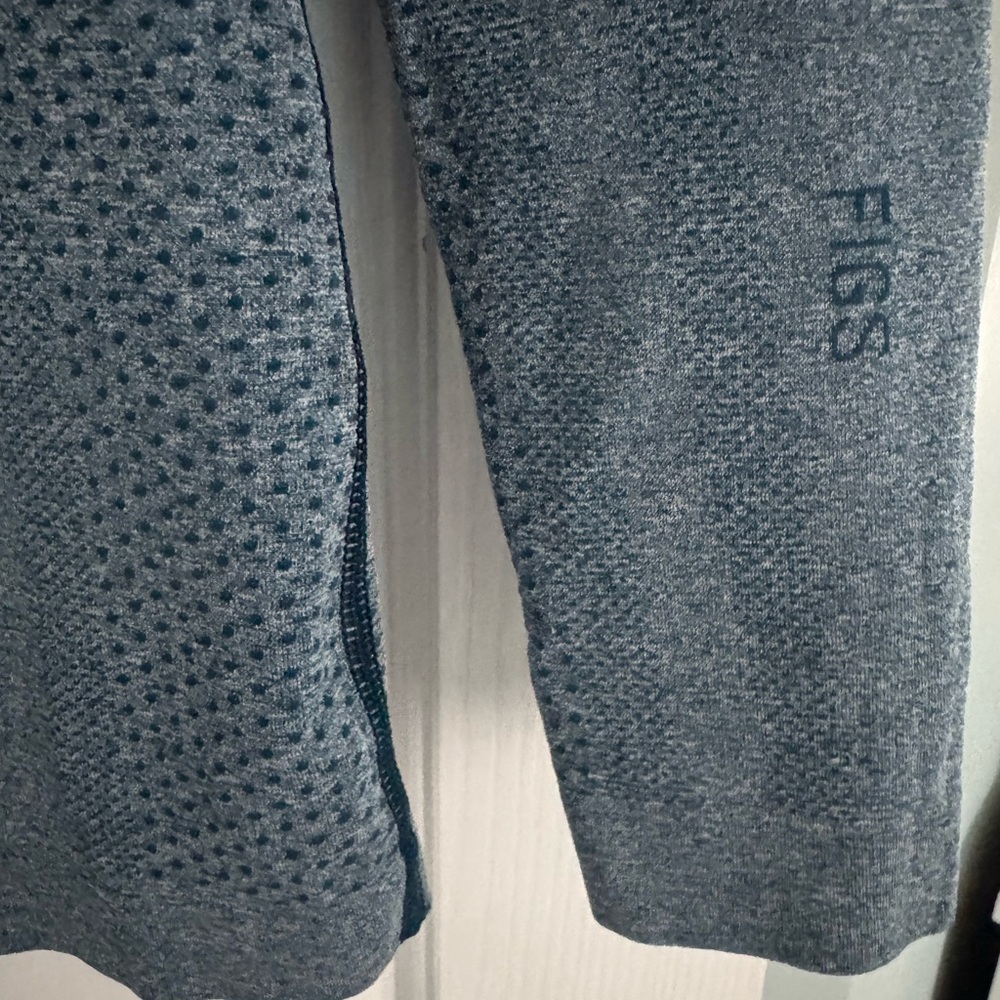 Figs Women's Long Sleeve Teal Top - Picture 4 of 5